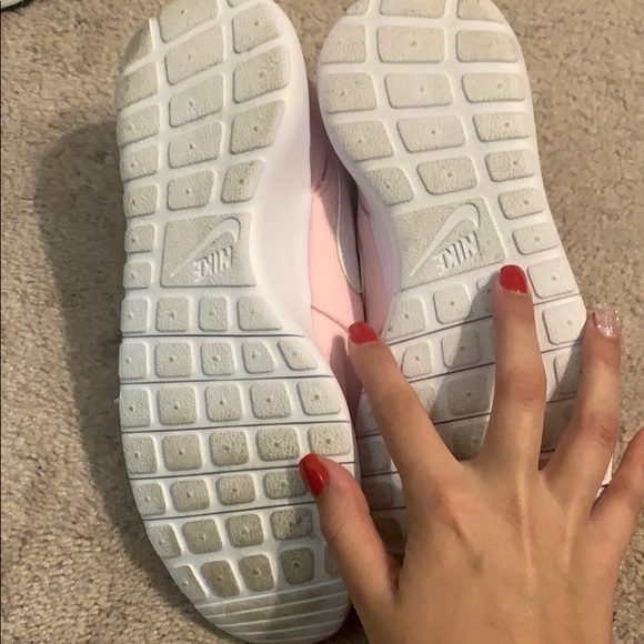 NIKE SHOES - Picture 4 of 4